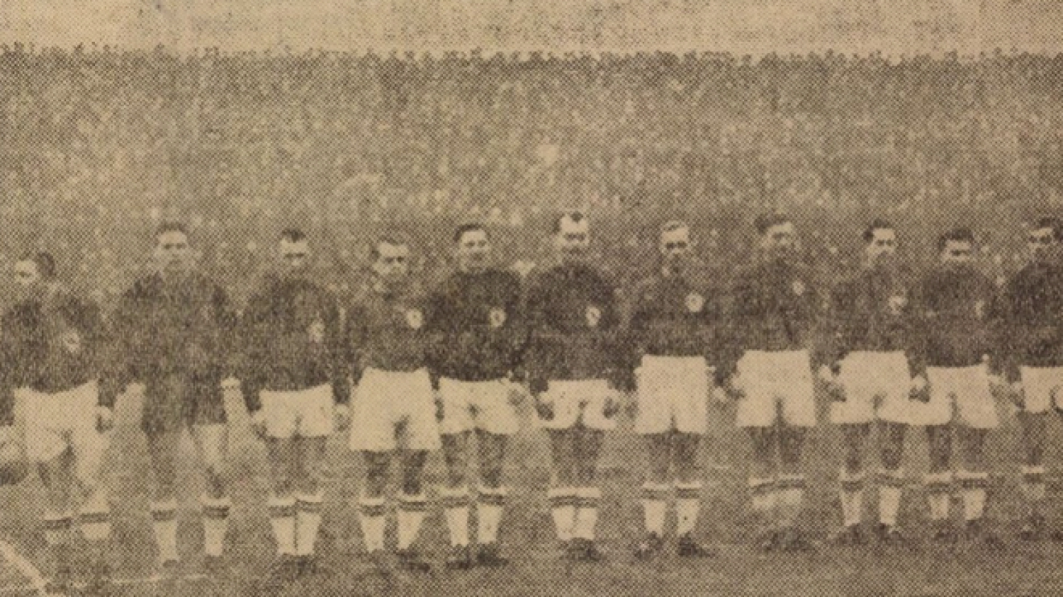 A Honvéd ezzel a tizeneggyel harcolta ki a Textiles elleni győzelmet és szerezte meg a bajnoki címet. Balról jobbra: Puskás, Grosíts, Babolcsay, Horváth. Bányai, Városi, Rákóczi, Patyi, Bozsik, Budai II, Kocsis.