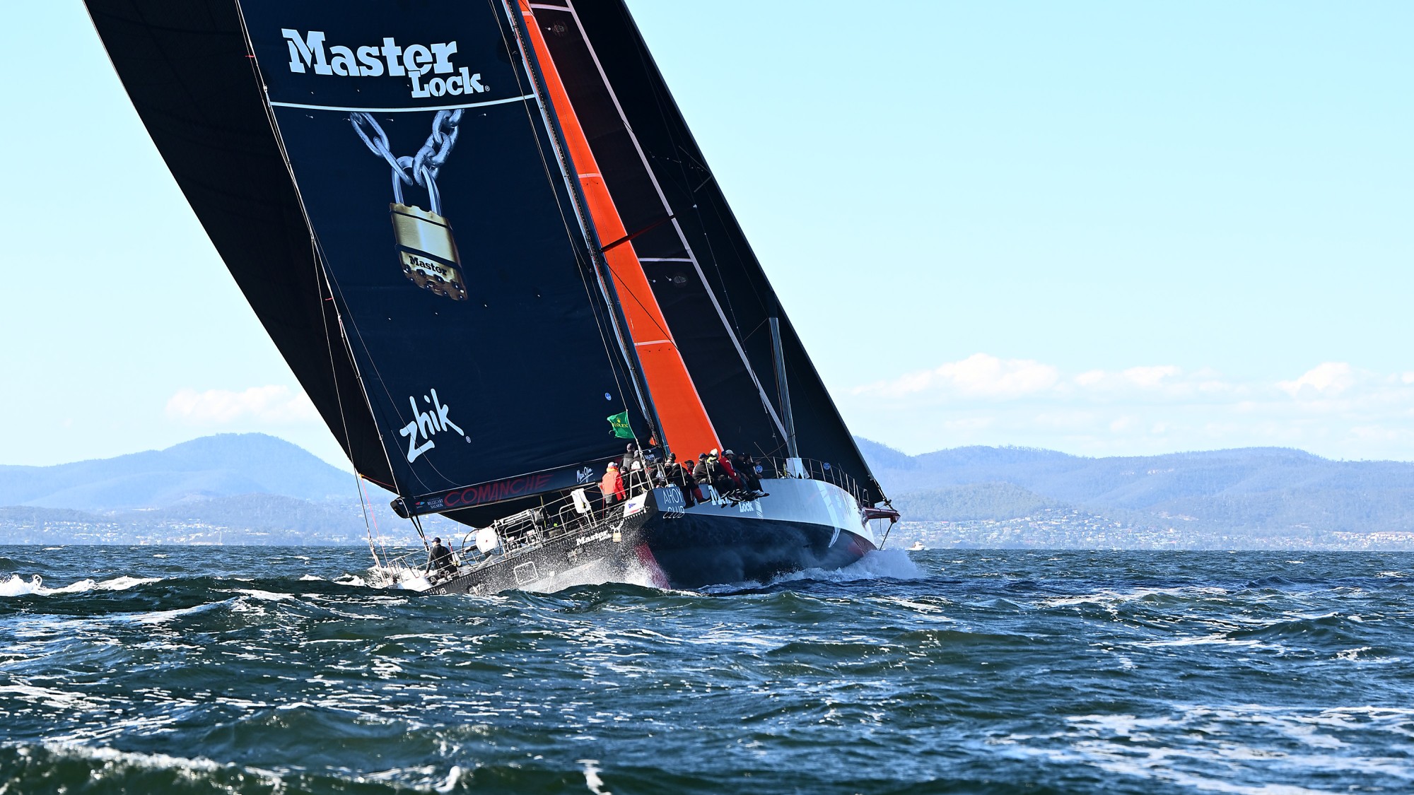 A győztes Lock Comanche és legénysége a Sydney-Jobart vitorlásversenyen.