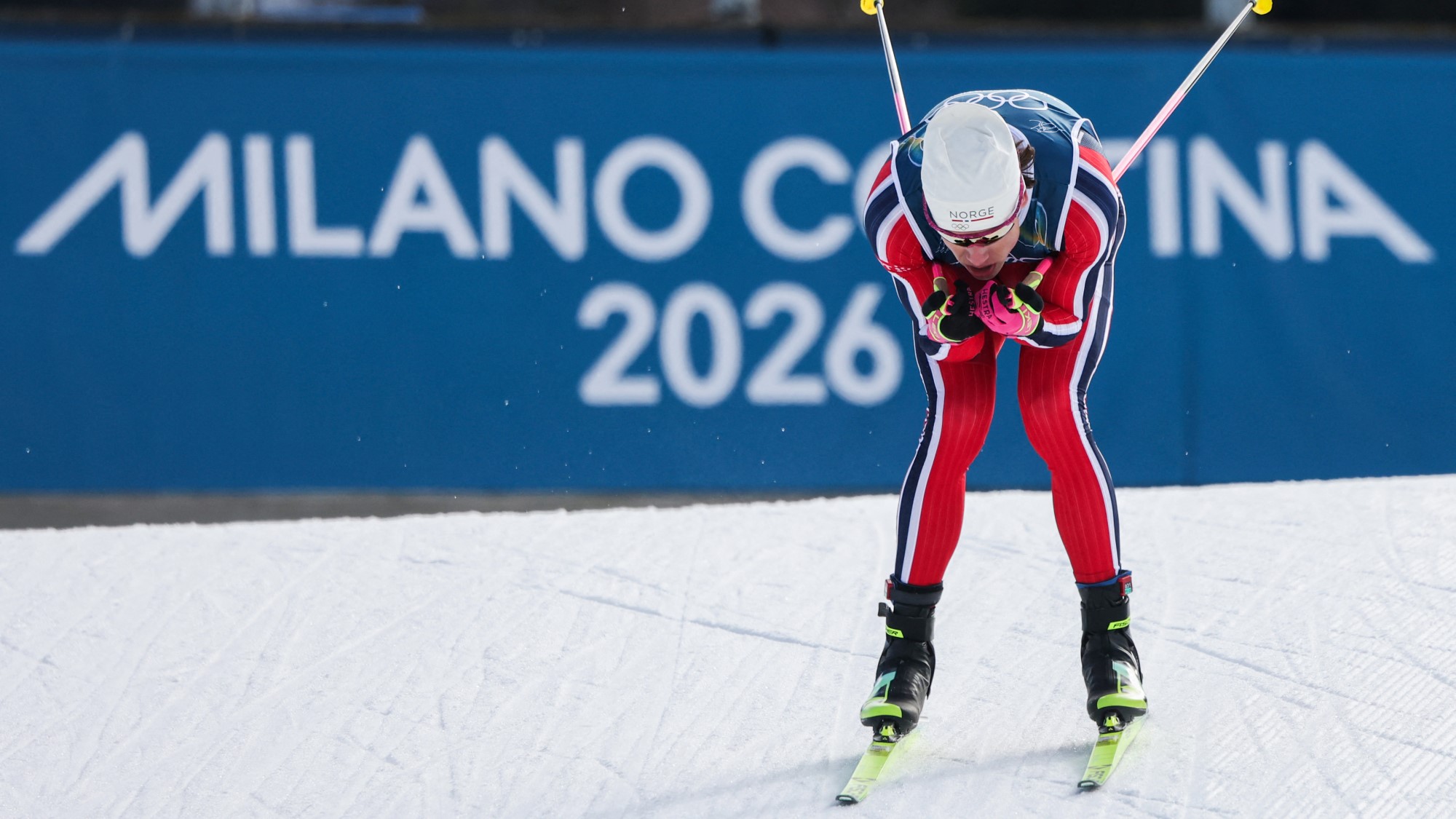 Johannes Klaebo a csapasprintversenyben a milánói téli olimpián.