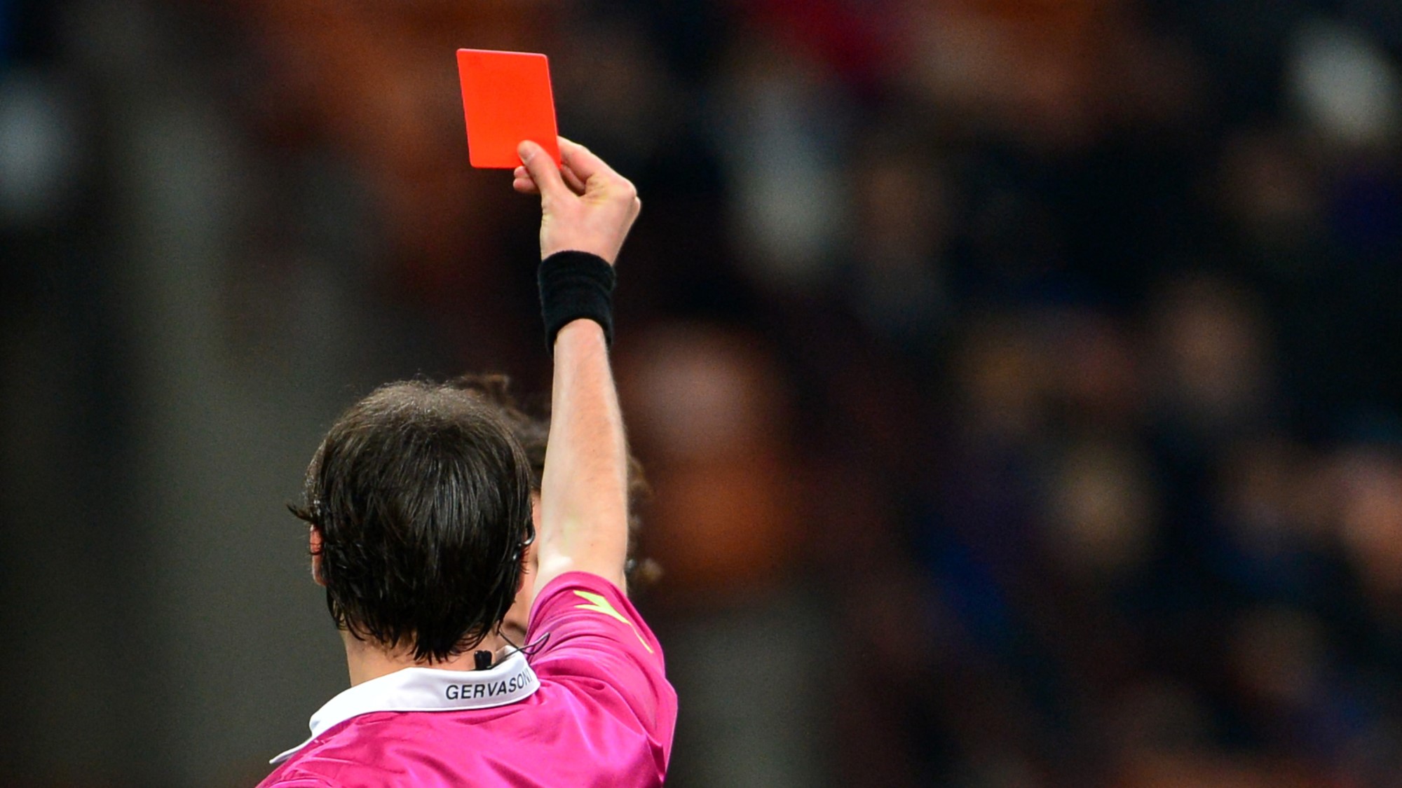 megyei foci kunhegyes újszász fejbe rúgott bíró 15 éves eltiltás