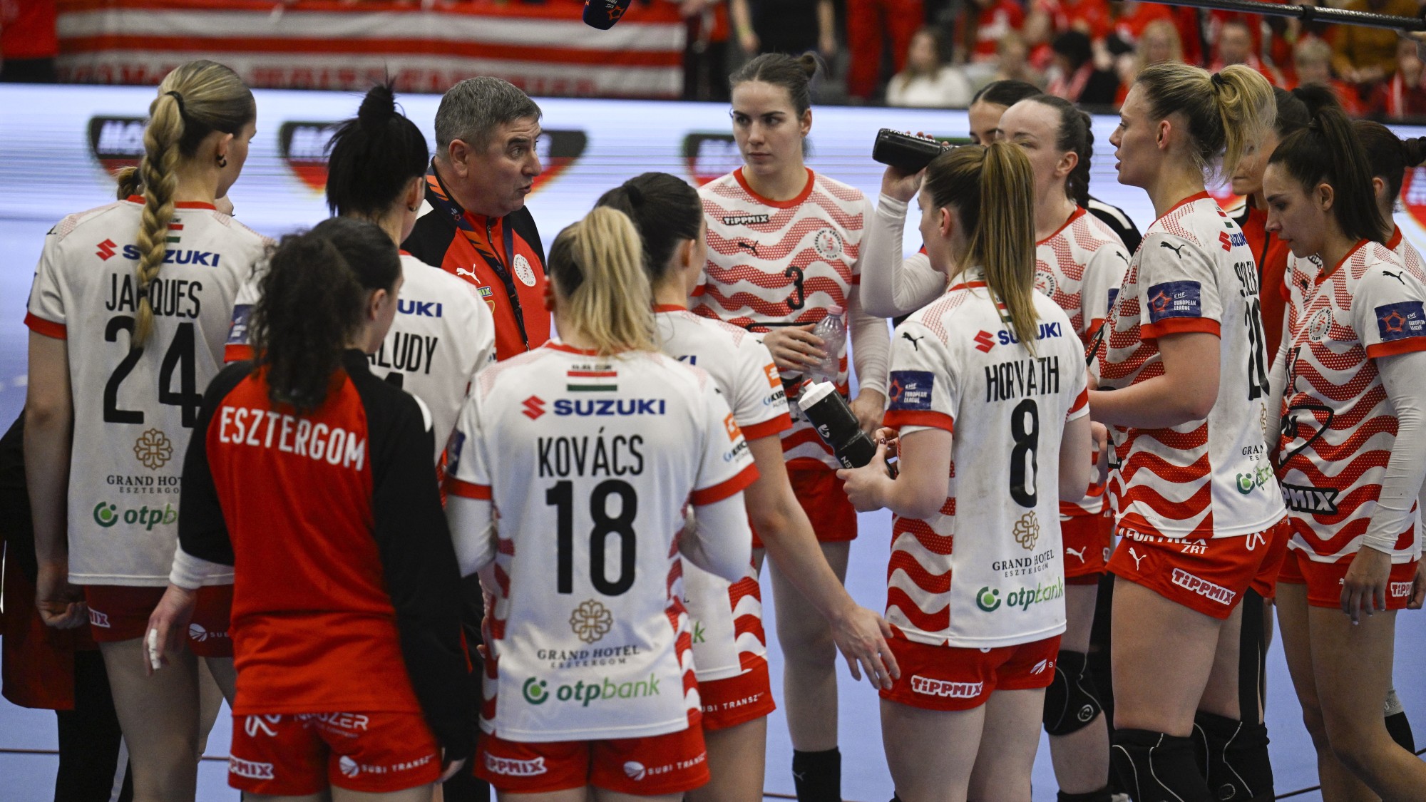 Elek Gábor, a Mol Esztergom vezetőedzője (b4) a női kézilabda Európa-liga B csoportja 5. fordulójában játszott Mol Esztergom - Nyköbing Falster HB mérkőzésen az esztergomi Suzuki Arénában 2026. február 15-én.