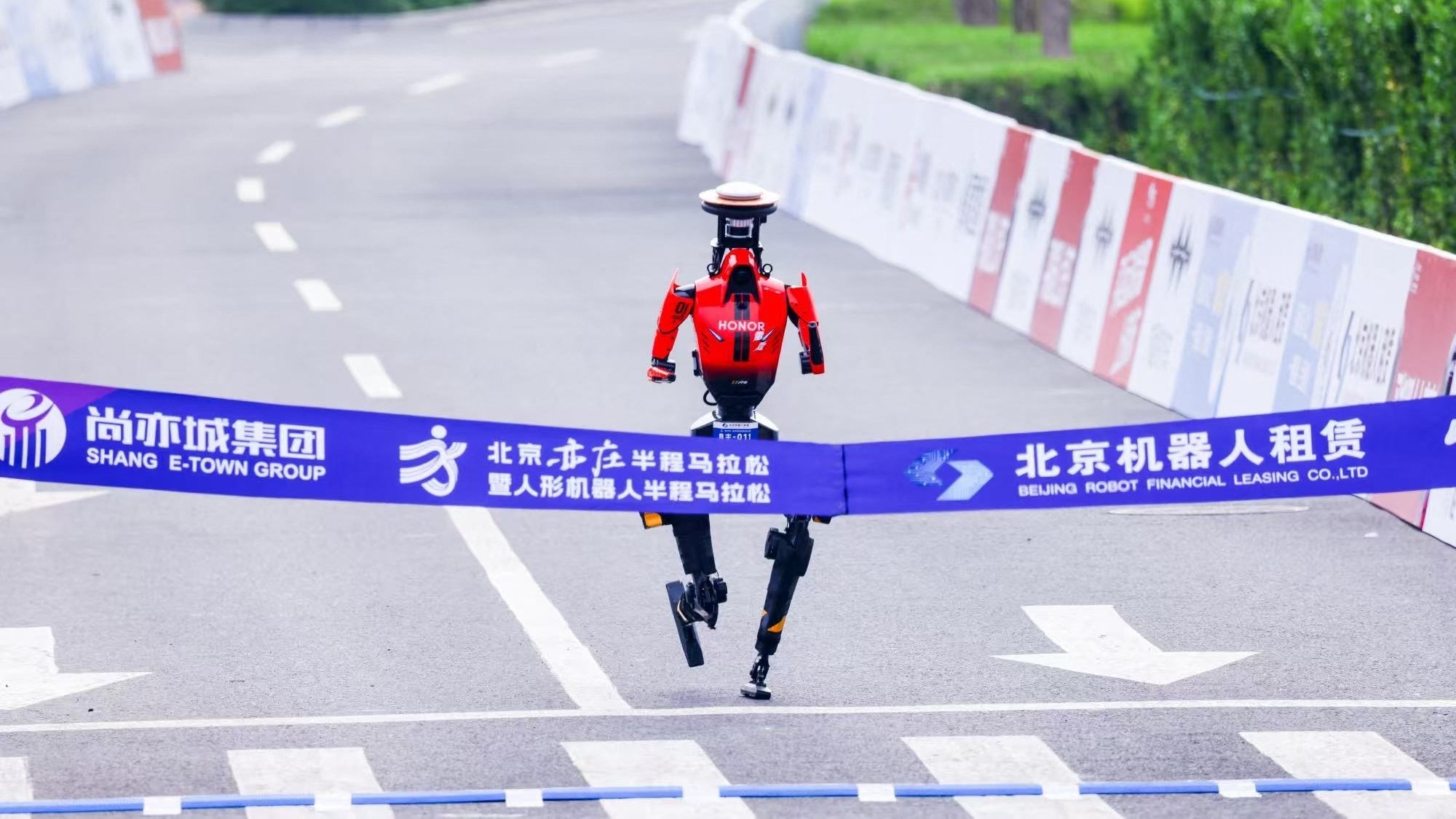 Világcsúcsot repesztett egy humanoid robot Pekingben.