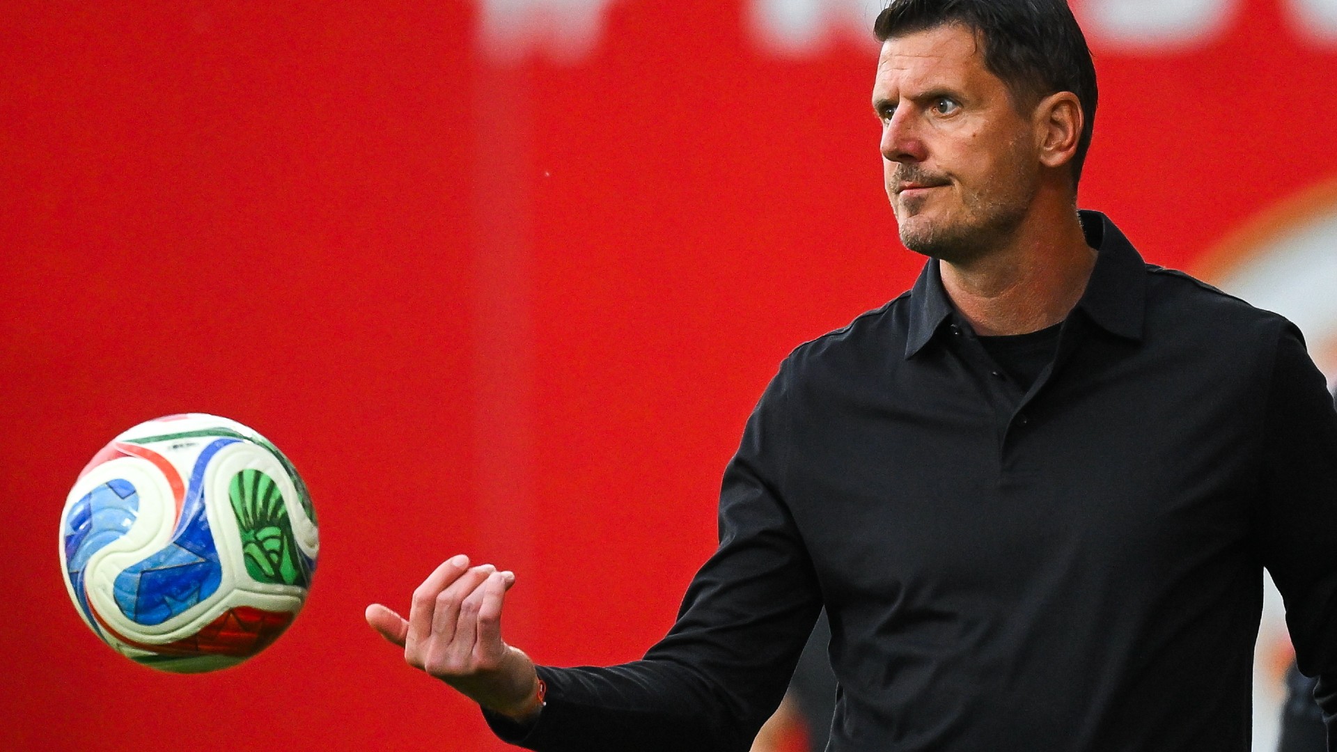Borbély Balázs, a Győr vezetőedzője a labdarúgó Fizz Liga 33. utolsó fordulójában játszott Kisvárda Master Good - ETO FC mérkőzésen a kisvárdai Várkerti Stadionban 2026. május 16-án. Az ETO Győr FC nyerte a bajnokságot, miután 1-0-ra győzött a Kisvárda ellen.