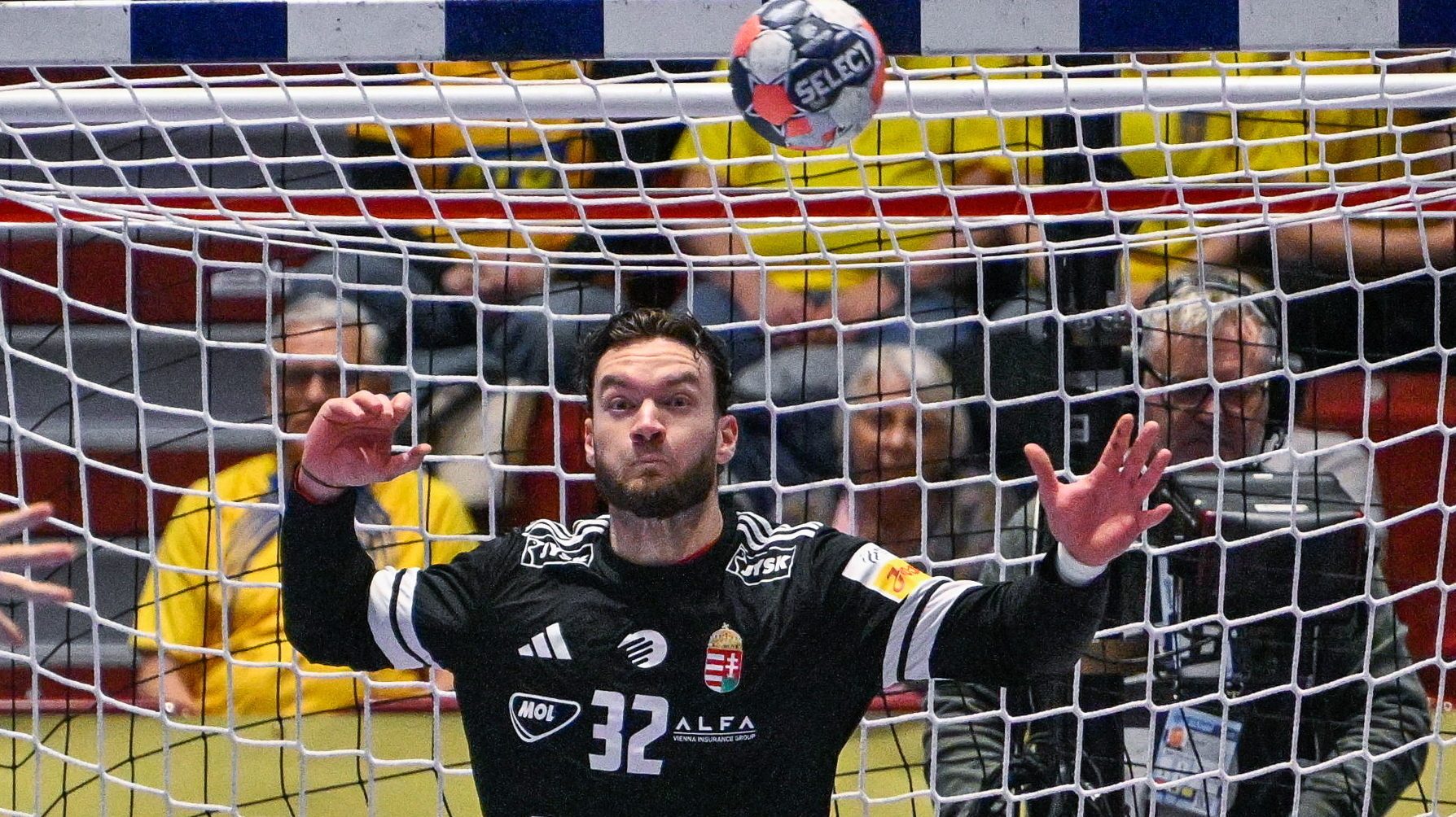 Palasics Kristóf a férfi kézilabda-Európa-bajnokság középdöntõjének 3. fordulójában.