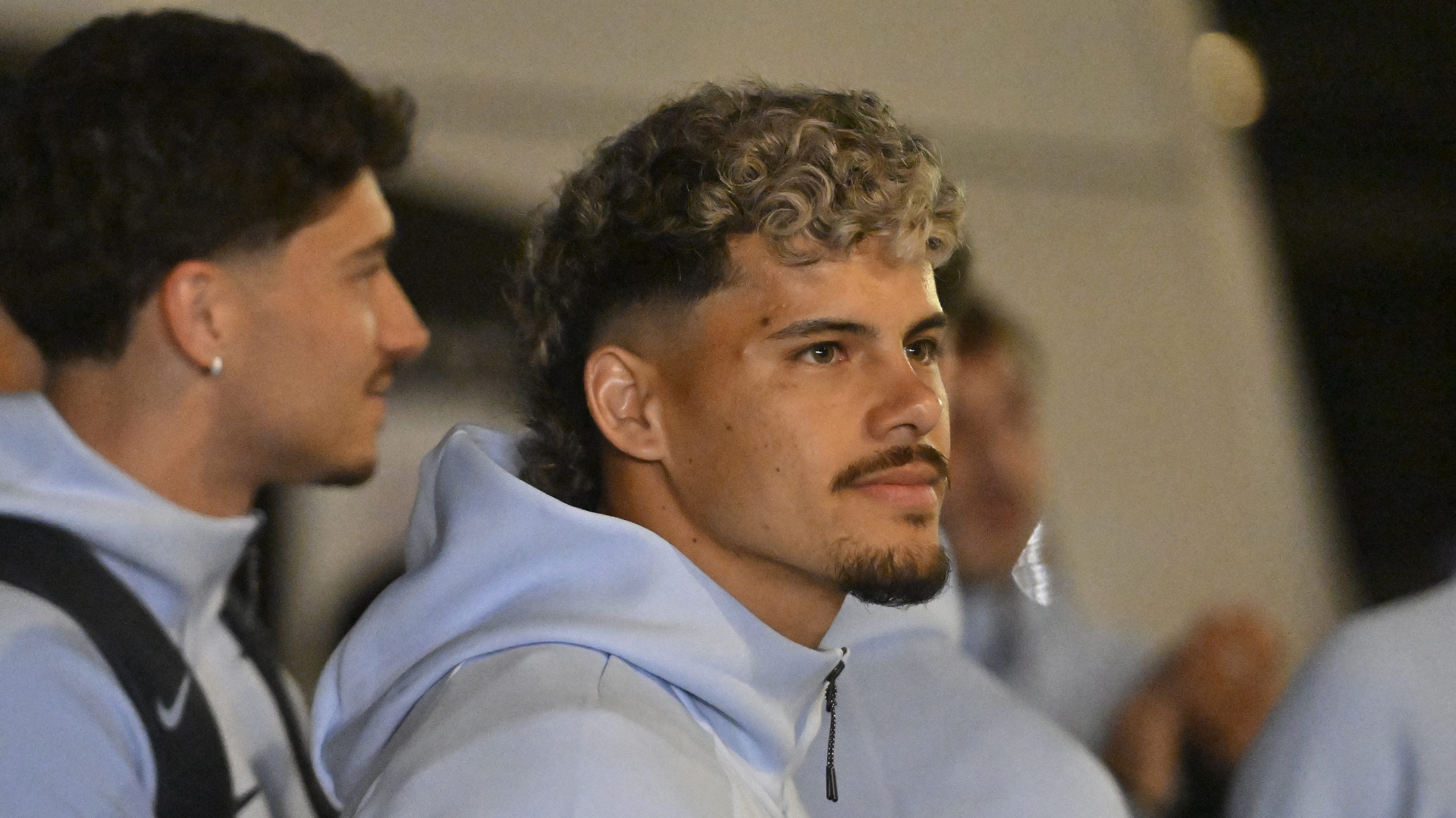 Maximiliano Araujo a válogatott tagjaival.