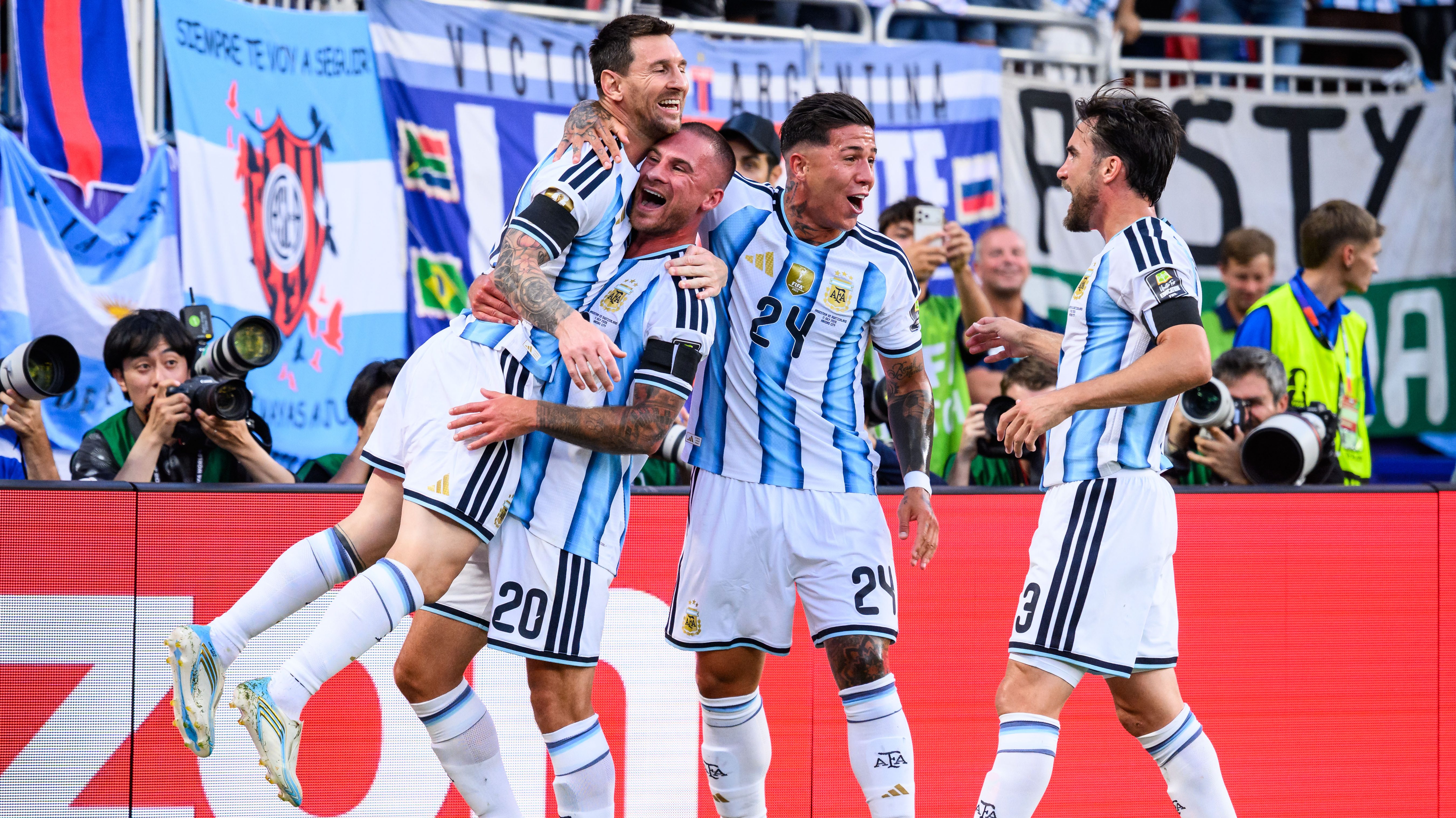 Az argentin válogatott gólöröm Svájc ellen.