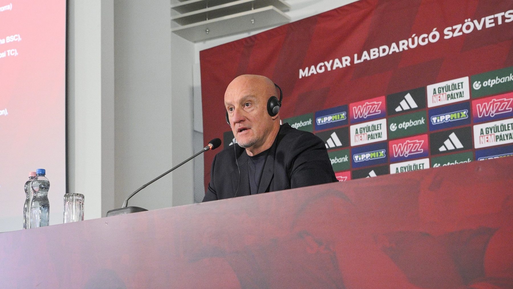 Marco Rossi szövetségi kapitány a márciusban sorra kerülő, a szlovénok és a görögök elleni felkészülési mérkőzésre készülő magyar labdarúgó-válogatott keretének kihirdetésén az MLSZ Telki Edzőközpontjában .